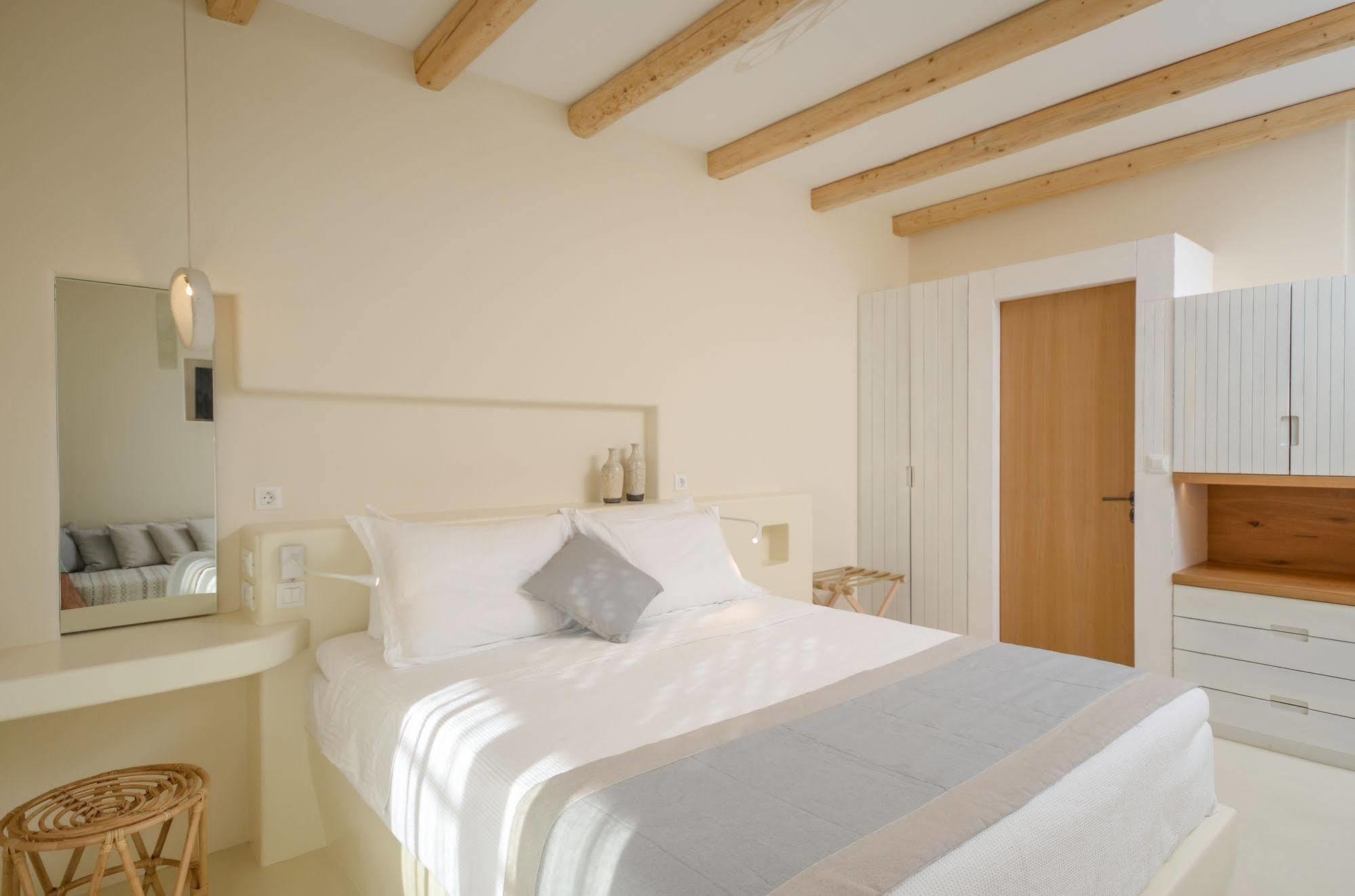 Antony Suites And Residences (Adults Only) Naxos City エクステリア 写真